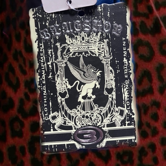 Unisex Blue Shop Designer Top – Elegant Embroidered Detailing” - Picture 3 of 3